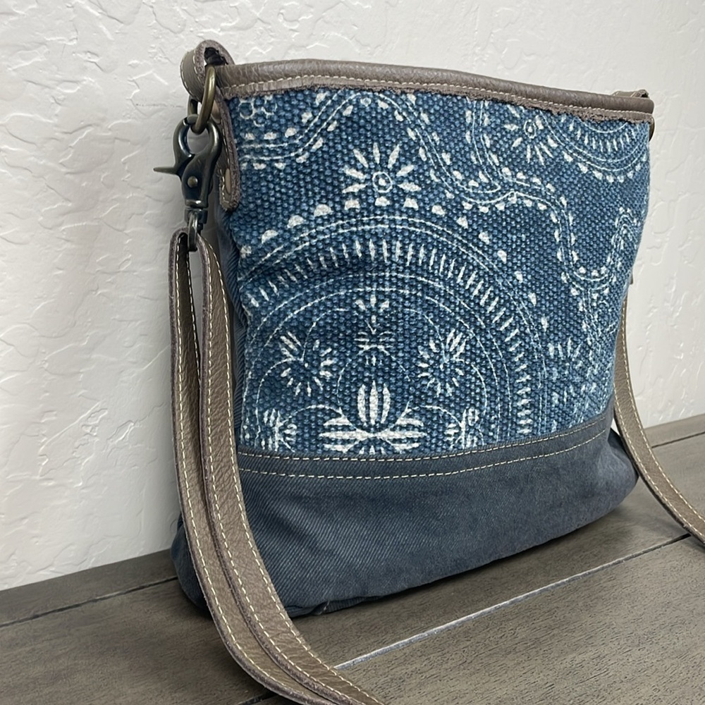 MYRA NAVY KILIM SHOULDER BAG - BLUE PAISLEY